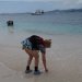 [EN] Danka collects shell on the beach of Palominos Island.
[PL] Danka zbiera muszle na plaży na wyspie Palominos.