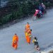 Procession des moines pr recueillir les offrandes