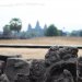 Angkor Vat derrière des pièces sculptées au sol