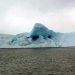 D'innombrables icebergs parsèment le bras nord du lac, à l'approche du glacier. Nombreux sont ceux qui dépassent en taille notre bateau.
Nous n'rons donc pas jusqu'au pied du glacier Upsala après le repas dans le bateau au milieux des icebergs ( panier pique-nique ) nous continuons notre route.