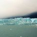 Le glacier Perito Moreno est l'un des trois seuls glaciers de Patagonie qui n'est pas en régression. Le front du glacier fait approximativement 5 000 m de long, la hauteur de glace est de 170 m, dont 74 m sont émergés. Il avance d'environ deux mètres par jour (700 m par an). A certains endroits son épaisseur atteint 700 m.