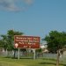 [EN] Sign to the Biscayne National Park tat is located very close to the Everglades National Park.
[PL] Drogowskaz do Parku Narodowego Biscayne, położonego bardzo blisko Parku Narodowego Everglades.
