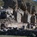[EN] Entering Ephesus through the upper gate ruins of the baths are the first objects to be seen.
[PL] Wchodząc na teren Efezu przez górną bramę widać najpierw ruiny łaźni rzymskich.