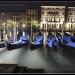 Venise, gondoles éclairées la nuit