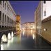 Venise, pause longue la nuit sur un canal