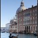 Venise, depuis le vaporetto on croise des gondoles
