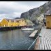 Nusfjord se veut un musée à ciel ouvert, on peut donc s'attendre à ce que tout reste à l'ancienne, ben non, des pontons flottants, des bateaux en plastique, un voilier moderne font partie du décors. Bien dommage de ne pas respecter cette "intégrité" historique, sans oublier qu'ils font payer 50.-NOK  (30.- en 2011) pour visiter le port. Voila, petit coup de gueule sur cet endroit fort charmant tout de même.