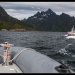 Un autre bateau d'excursion se dirige aussi vers le Trollfjord, nettement moins vite que nos 60 à 80 km/h
