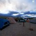 前一天晚上十一點左右到時，風大得像在刮颱風，只好將車停成一排擋風，沒想到隔天清晨迎接我們的是如此寧靜的美景。
A beautiful sunrise in Death Valley