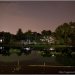 Vue de nuit depuis la terrasse de l'hôtel Aranta Suvarnabhumi, un canal se trouve juste à côté