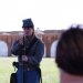 [EN] Musket firing demonstration. The Park Ranger is dressed in a Confederate uniform.
[PL] Pokaz strzelania z muszkietu. Pracownica Parków Narodowych USA jest ubrana w mundur Konfederatów (Stany Południowe).